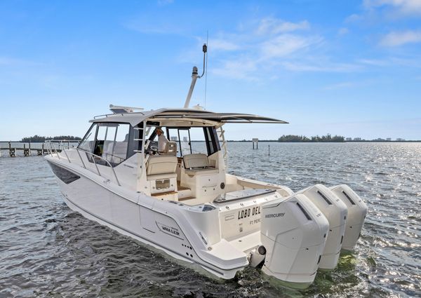 Boston Whaler 405 Conquest image