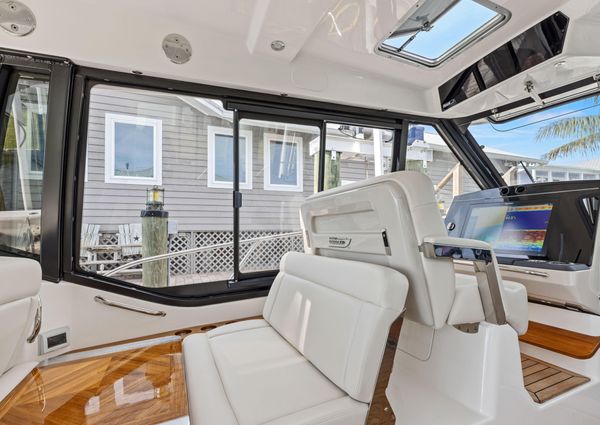 Boston Whaler 405 Conquest image