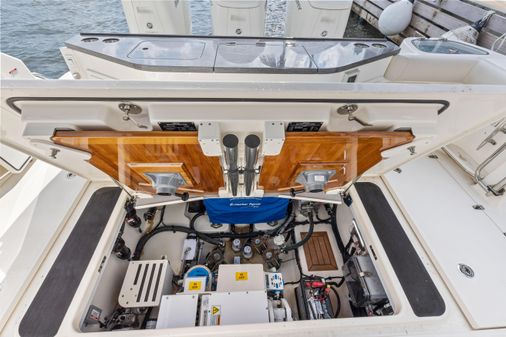 Boston Whaler 405 Conquest image