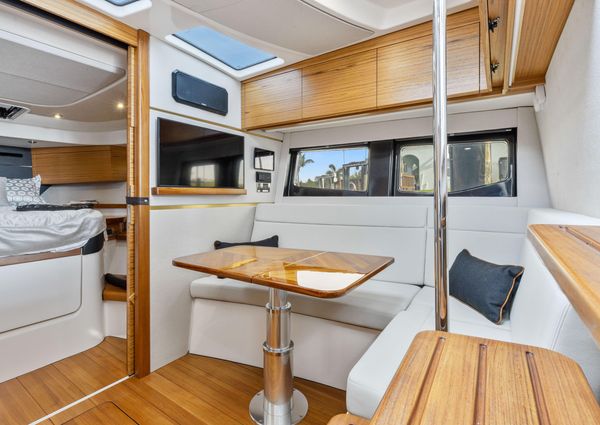 Boston Whaler 405 Conquest image
