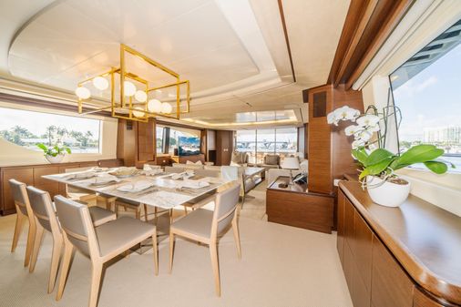 Azimut 105 image