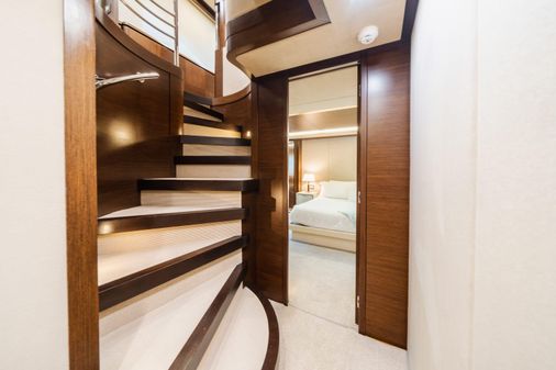 Azimut 105 image