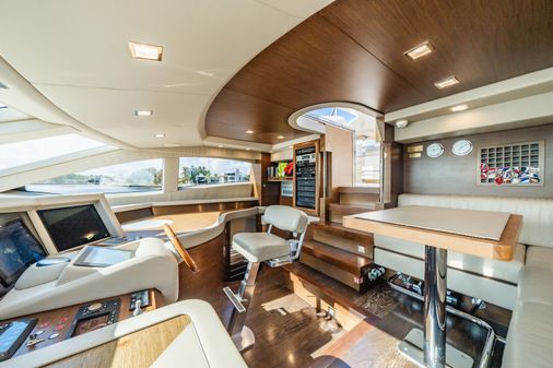 Azimut 105 image