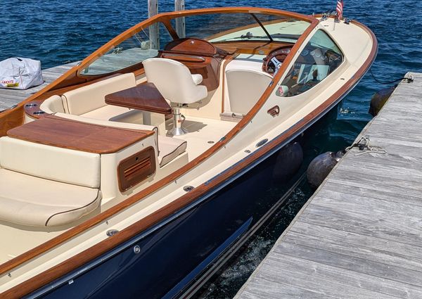 Hinckley Talaria 29 Runabout image