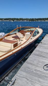 Hinckley Talaria 29 Runabout image