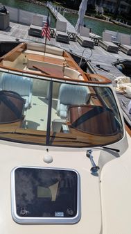 Hinckley Talaria 29 Runabout image