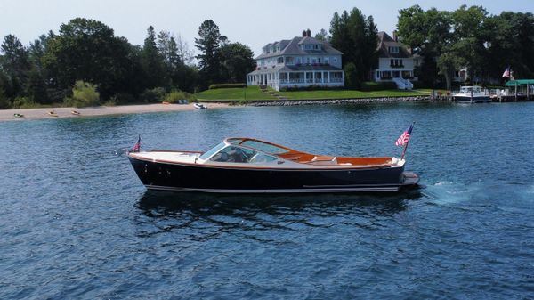 Hinckley Talaria 29 Runabout 