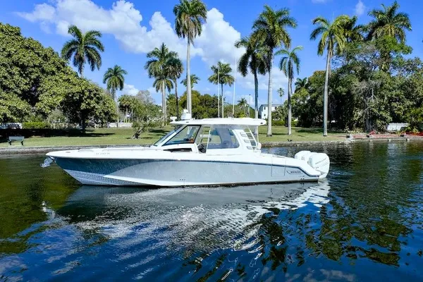 Boston-whaler 350-REALM image