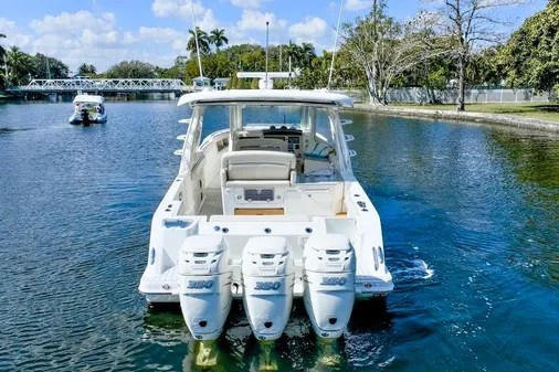 Boston Whaler 350 Realm image