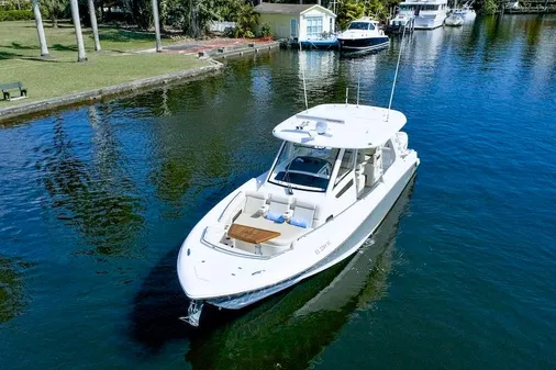 Boston Whaler 350 Realm image