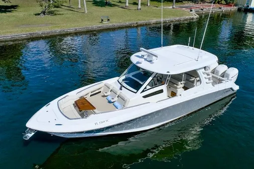 Boston Whaler 350 Realm image