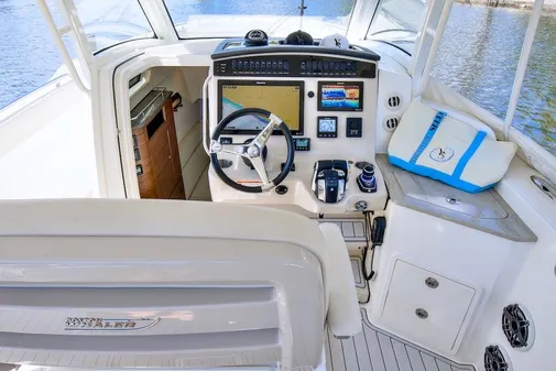Boston Whaler 350 Realm image
