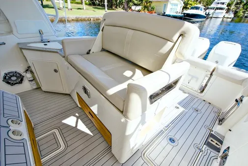 Boston Whaler 350 Realm image