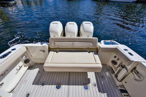 Boston Whaler 350 Realm image