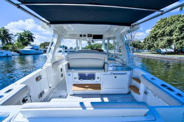 Boston-whaler 350-REALM image