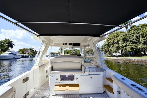 Boston Whaler 350 Realm image
