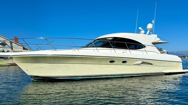 Riviera 5000 Sport Yacht 