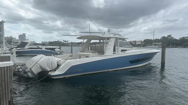 Boston Whaler 420 Outrage 