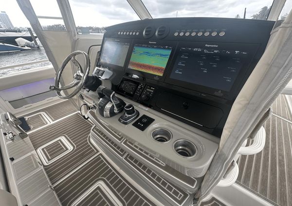 Boston Whaler 420 Outrage image