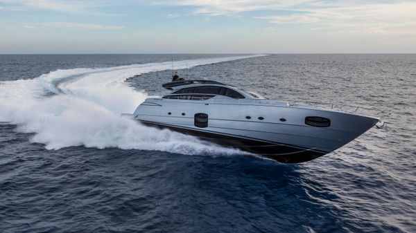 Pershing 82