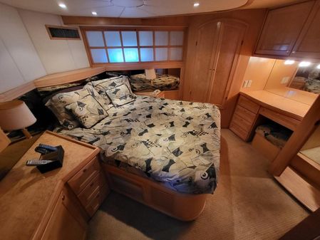 McKinna pilot house cockpit motoryacht image