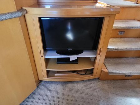 McKinna pilot house cockpit motoryacht image