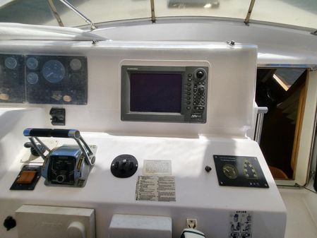 McKinna pilot house cockpit motoryacht image