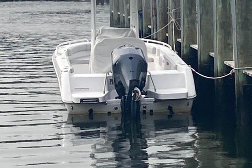 Everglades 235 Center Console image