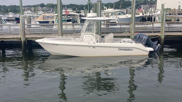 Everglades 235 Center Console 