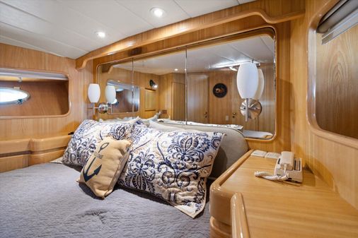 Johnson High Tech Euro Motoryacht image