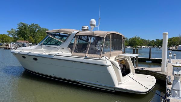 Tiara Yachts 3500 Express 