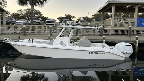 Everglades 275 Center Console