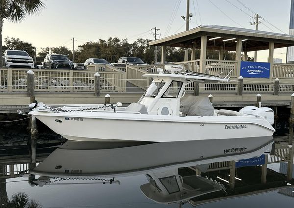 Everglades 275 Center Console image