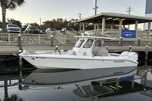 Everglades 275 Center Console image