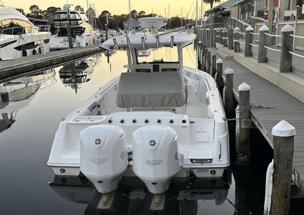 Everglades 275 Center Console image