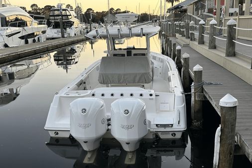 Everglades 275 Center Console image