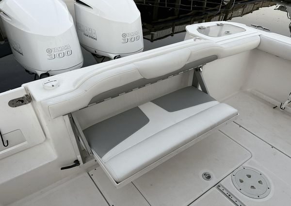 Everglades 275 Center Console image