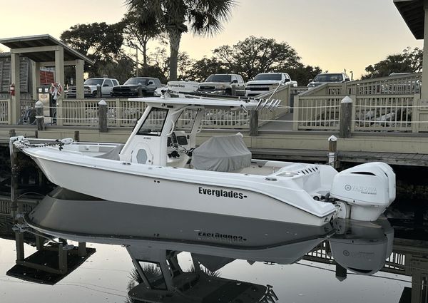 Everglades 275 Center Console image