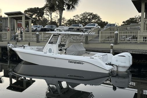 Everglades 275 Center Console image