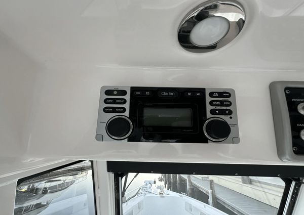 Everglades 275 Center Console image