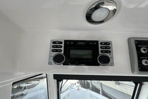 Everglades 275 Center Console image