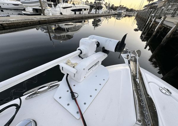 Everglades 275 Center Console image