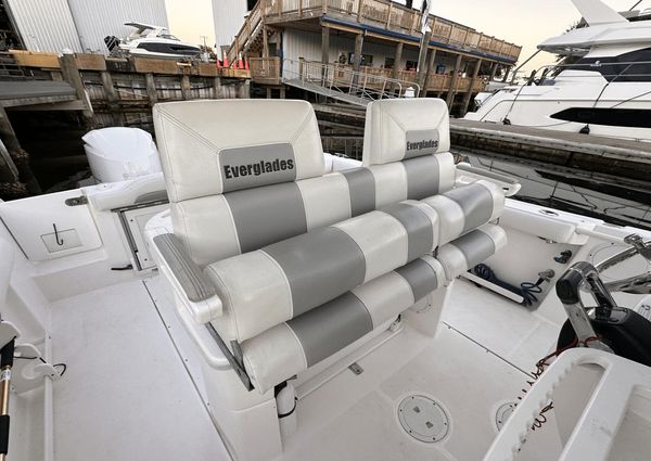 Everglades 275 Center Console image