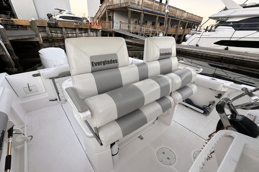 Everglades 275 Center Console image