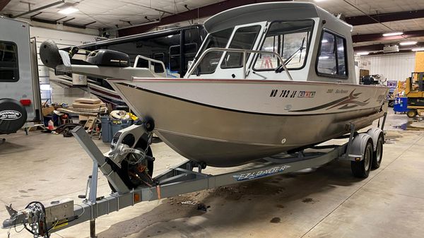 Hewescraft Sea Runner 200
