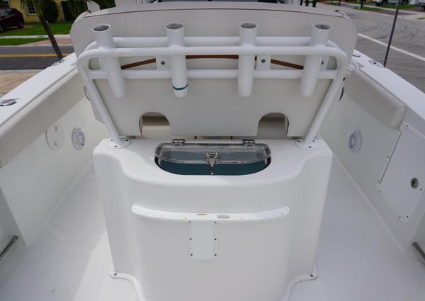 Sea Hunt Gamefish 27 with Coffin Box image