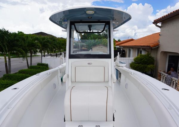 Sea Hunt Gamefish 27 with Coffin Box image