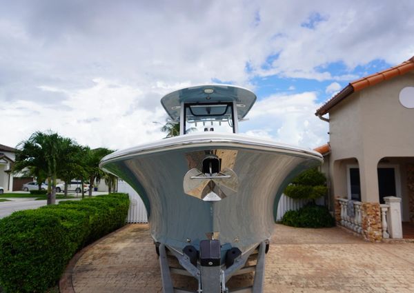 Sea Hunt Gamefish 27 with Coffin Box image