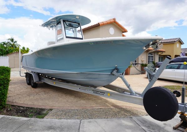 Sea Hunt Gamefish 27 with Coffin Box image