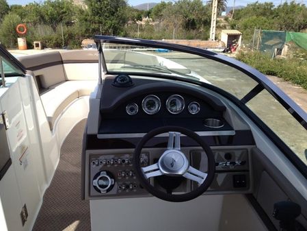 Sea Ray 250 SLX image